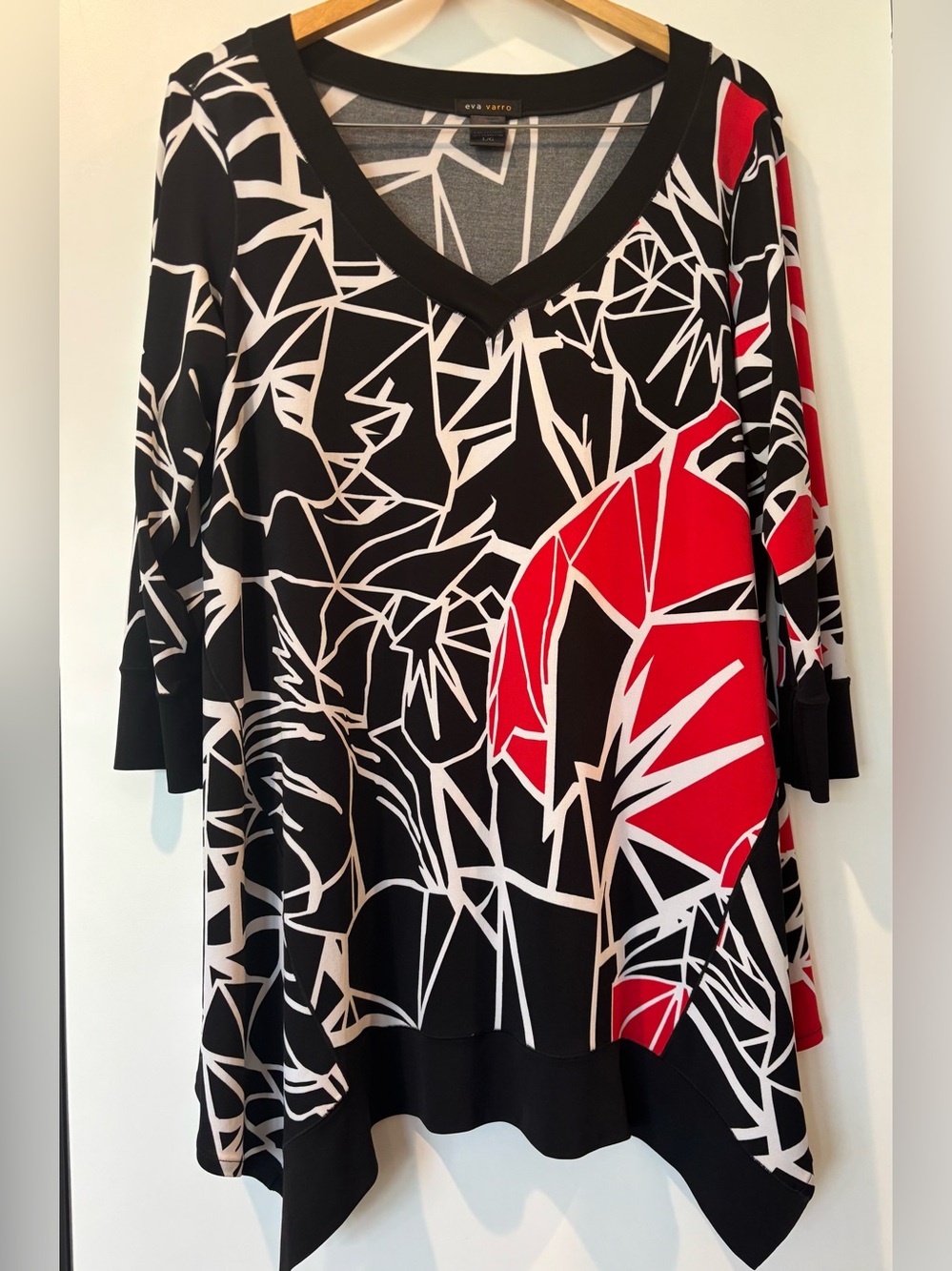 Eva Varro long tunic top with flattering hemline size Large new without tags!